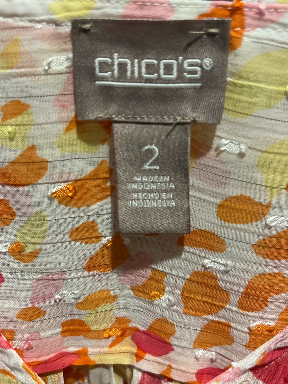 34. WOMENS CHICO’S 2/L DETAIL TOP - Picture 2 of 5